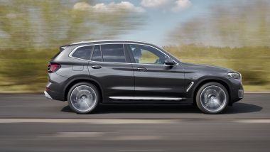 BMW X3 2022 facelift: visuale laterale