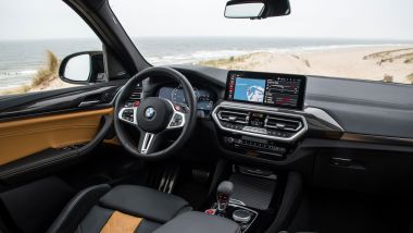 BMW X3 M Competition 2022: il posto guida