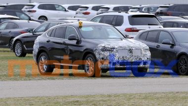 BMW X4 facelift: vista di 3/4 anteriore