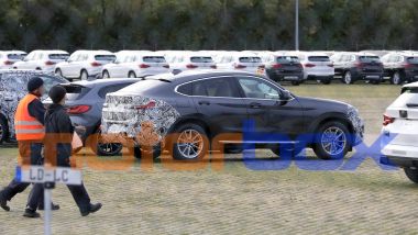 BMW X4 facelift: vista di 3/4 posteriore