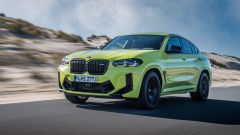 Come cambia BMW X4 2022: motori, allestimenti, tecnologia. Il video