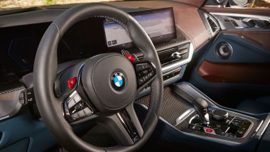 BMW XM, il volante