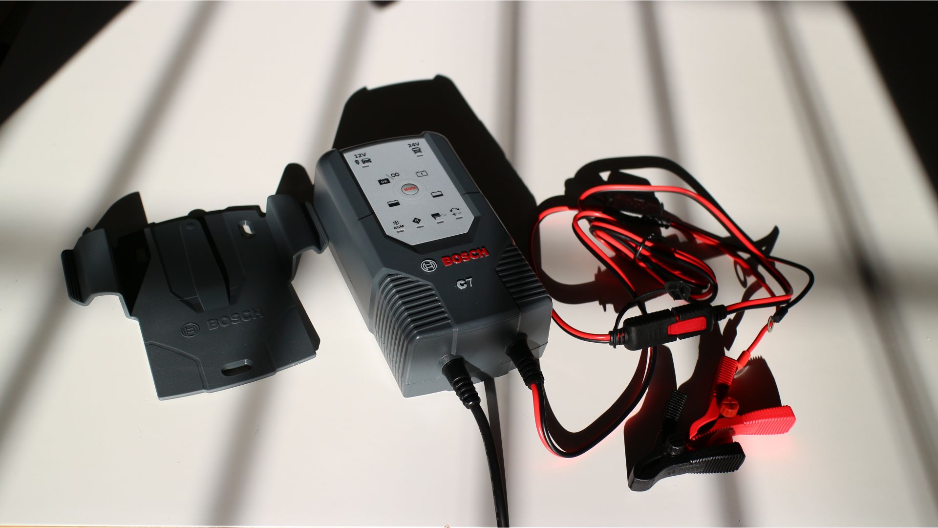 Caricabatterie Intelligente 6A 12V – Completo Automatico Con Display LCD, Modalità Riparazione E 8 Protezioni Per Auto, Moto, Barca (2-100Ah)