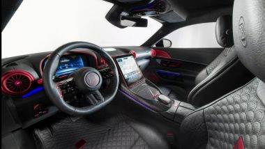 Brabus 1000: l'abitacolo sportivo ed esclusivo con finiture in pelle e dettagli pregiati