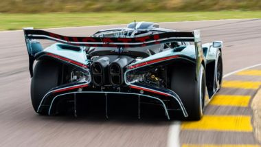 Bugatti Bolide: i collaudi in pista dell'ultimo di 40 esemplari prima della consegna al cliente