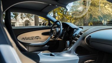 Bugatti Chiron l'Ebé: l'abitacolo con finiture e dettagli lussuosi