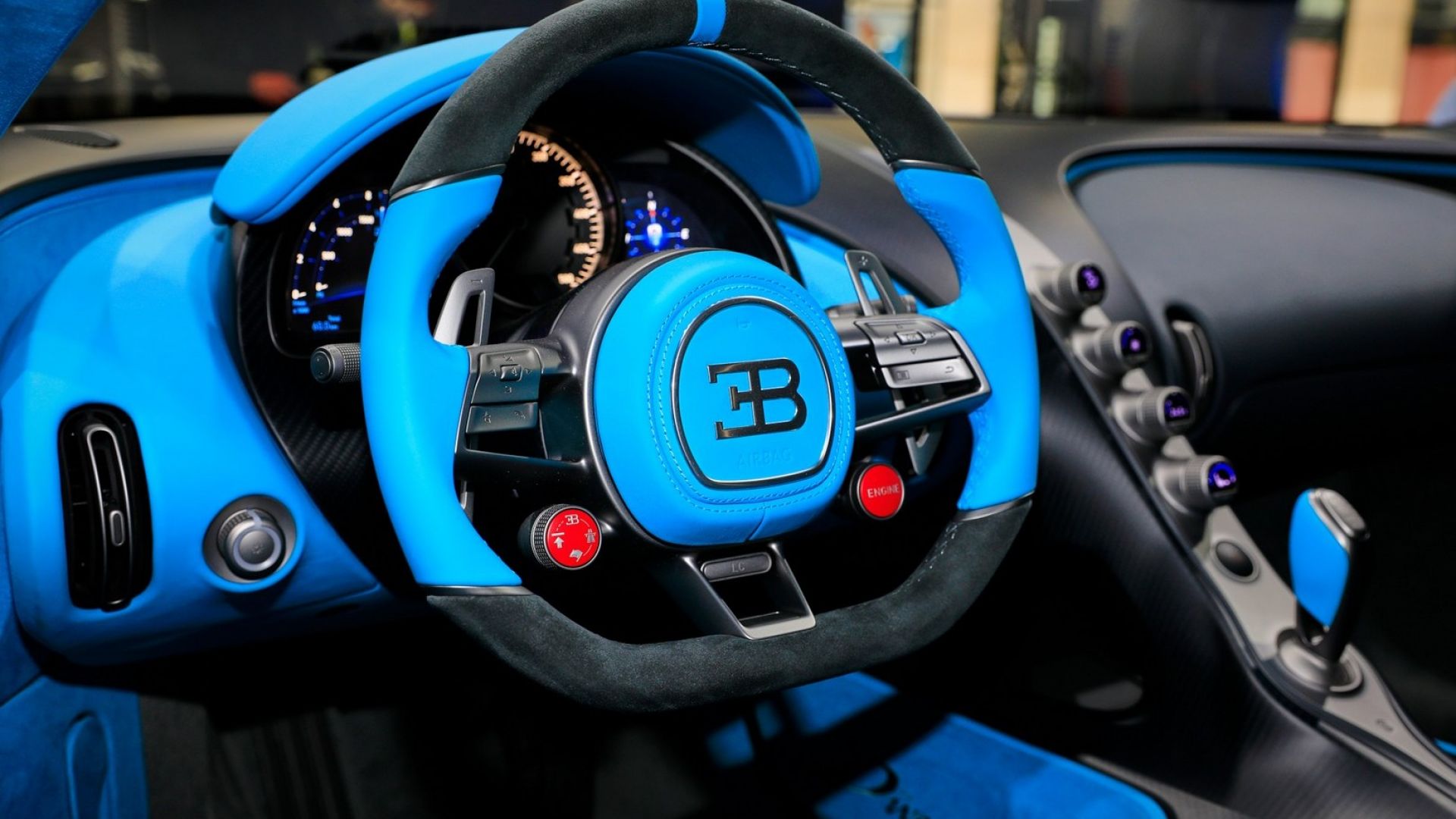 Bugatti divo 8.0. Бугатти диво салон. Бугатти дива максималка. Бугатти 2018 салон. Бугатти диво скорость.