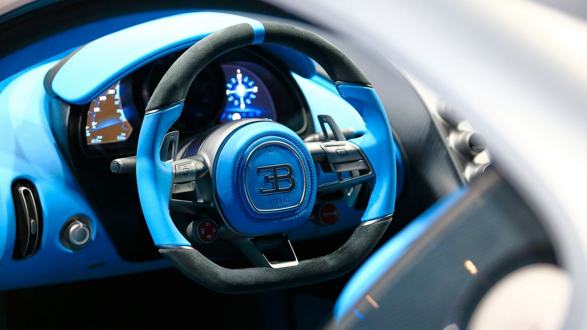 Bugatti chiron максимальная. Бугатти диво. Бугатти дива максималка. Bugatti Chiron приборная панель. Бугатти диво салон.