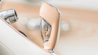 Bugatti Mistral La Perle Rare: la leva del cambio con l'Elefante Danzante di Rembrandt Bugatti