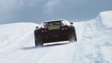 Bugatti Veyron: motore 8.0 W16 quadriturbo capace di prestazioni impressionanti per l'epoca