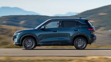 BYD Atto 2 DM-i: debutta nel 2026 il SUV compatto cinese con tecnologia Super Hybrid