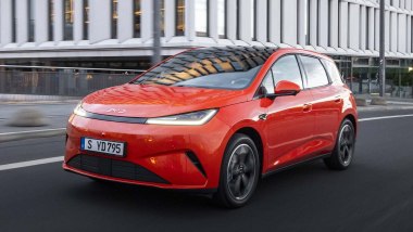 BYD in Europa: la compatta Dolphin G DM-i con motore plug-in hybrid