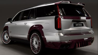 Cadillac Escalade LARTE Design: il maxi SUB americano nell'audace colore Bordeaux/Grigio