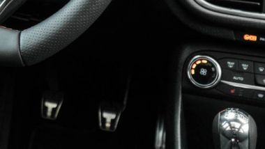 Cambio manuale Ford senza frizione: il pedale c'è, ma non lo usi