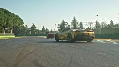 Carlos &amp; Charles, il nuovo video ufficiale Ferrari con le SF90 Stradale e Spider