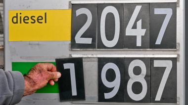Caro Diesel, dal 2026 lo storico sorpasso