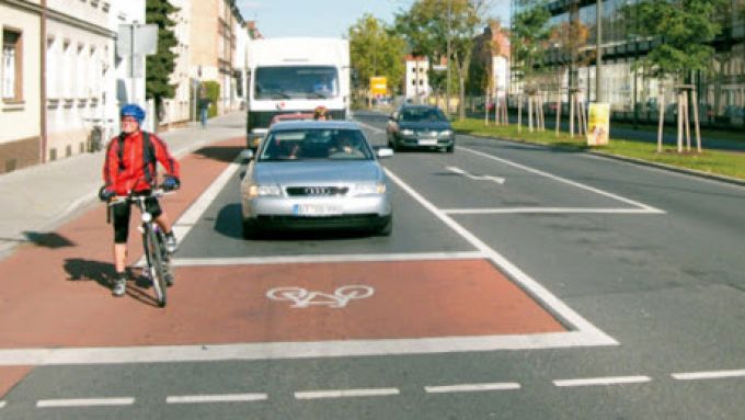 Bici e monopattini: nuove corsie ciclabili e "casa avanzata" - MotorBox