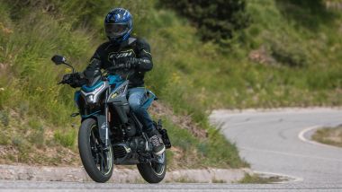 CFMOTO 125NK e 675NK: la piccola ottavo di litro è agile e piacevole da guidare
