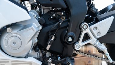 CFMOTO 675SR-R, il cambio quickshifter funziona solo in salita