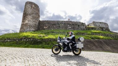 CFMOTO 700MT ADV, su pavé e sconnessioni è confortevole