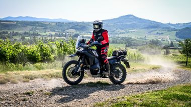 CFMOTO 800MT-X: tra derapate e vigneti
