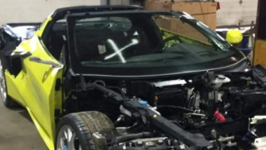 Chevrolet Corvette C8: la storia dei cento esemplari smantellati dopo il Tornado negli USA