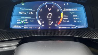 Chevrolet Corvette E-Ray: il quadro strumenti digitale è ampiamente configurabile