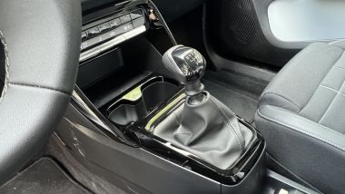Citroen C3 1.2 Pure Tech: con il motore 1.2 benzina è abbinato il cambio manuale a sei marce