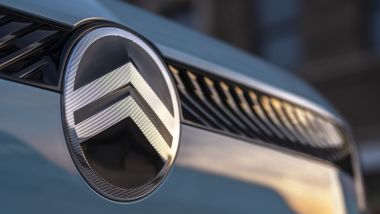 Citroen C3 1.2 Pure Tech: il nuovo logo del Double Chevron spicca sulla calandra