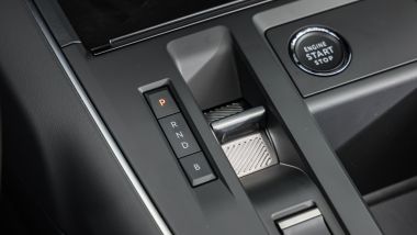 Citroen C5 Aircross Hybrid, il comando del cambio automatico a 8 rapporti