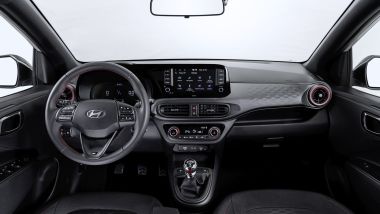 Cmbio manuale: resta sulle city car come Hyundai i10, che per&ograve; tra poco sar&agrave; pensionata