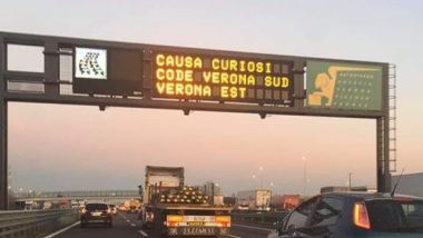 Coda per curiosi: vi è mai capitato di leggerlo nei pannelli luminosi?