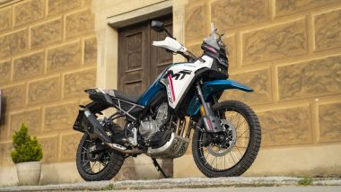 Comparativa Crossover A2: CFMoto 450MT, l'aspetto è da moto ''africana''