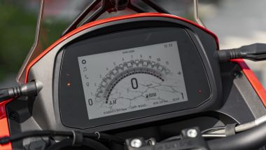 Comparativa crossover entry level: il quadro strumenti della Moto Morini X-Cape 650