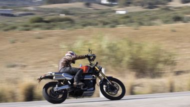 Con la Triumph Scrambler 1200 XE 2024 su strada