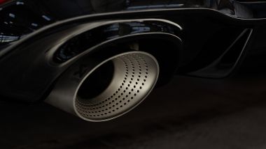 Con pacchetto Performance, anche lo scarico Akrapovic