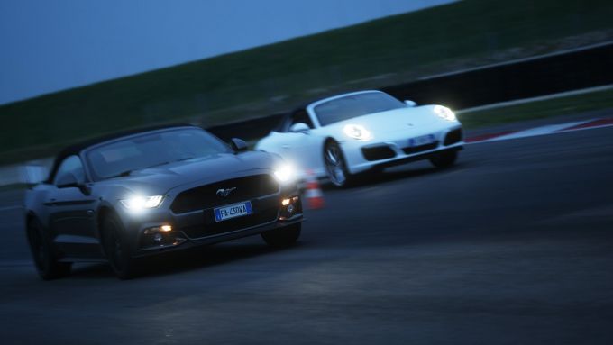 Ford mustang gt vs porsche 911 #2