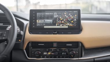 Confronto tra SUV giapponesi: Nissan X-Trail, lo schermo centrale dell'infotainment