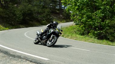 Confronto TRK 702 X e X-Cape 700, la pesarese in piega è rassicurante