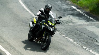 Confronto TRK 702 X e X-Cape 700, la protezione dall'aria è migliore sulla pesarese
