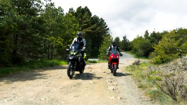 Confronto TRK 702 X e X-Cape 700, le moto in fuoristrada leggero