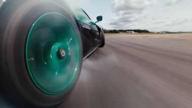 Contest hypercar: la Rimac Nevera R scalda le gomme sulla pista di Top Gear