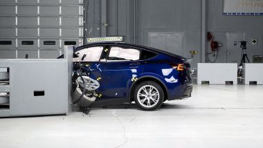 Crash test frontale per Tesla Model Y