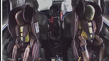 Crash Test Volvo: i manichini dei bambini sui seggiolini posteriori
