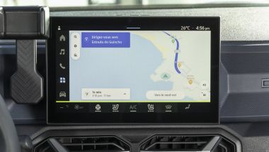 Dacia Duster Hybrid 155: il touchscreen da 10,1'' con Apple CarPlay e Android Auto wireless