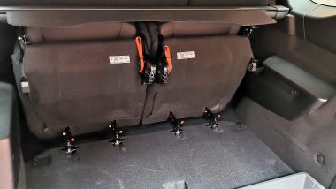 Dacia Jogger Hybrid 140 Extreme Limited Edition, i ganci sporgenti dei sedili della terza fila