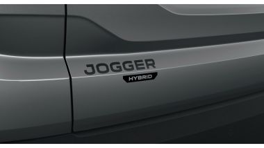 Dacia Jogger Hybrid 140: il badge al posteriore