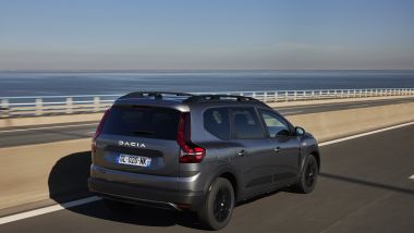 Dacia Jogger Hybrid 140: prova su strada