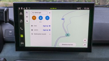 Dacia Jogger Hybrid 155 Extreme: il display a sbalzo da 10'' del sistema d'infotainment