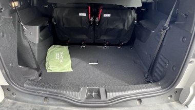 Dacia Jogger Hybrid 155 Extreme: il pratico bagagliaio arriva fino a 2.085 litri di capacit&agrave;